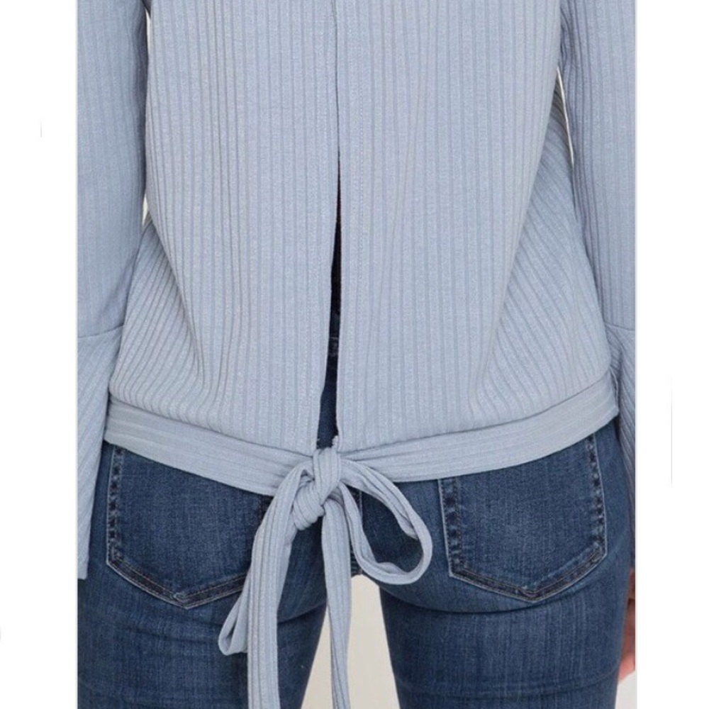 Last 3! Open keyhole back knit top - Picture 4 of 6